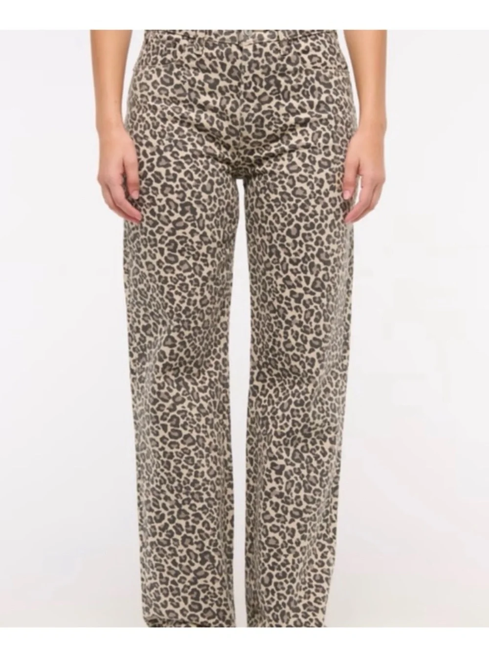 Abercrombie & Fitch Leopard-Print 90s high rise relaxed jean - Picture 1 of 6
